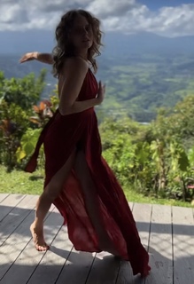 Olga Kalicka feet photo thumbnail