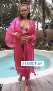 Olga Kalicka feet photo thumbnail