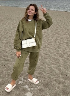 Olga Kalicka feet photo thumbnail