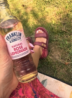 Olga Kalicka feet photo thumbnail