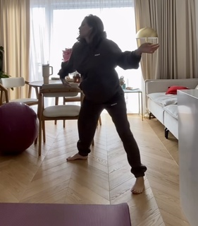 Olga Kalicka feet photo thumbnail