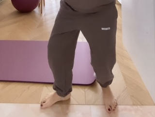 Olga Kalicka feet photo thumbnail