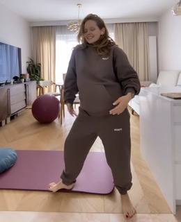 Olga Kalicka feet photo thumbnail