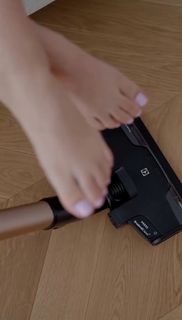 Olga Kalicka feet photo thumbnail