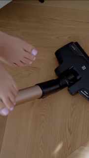 Olga Kalicka feet photo thumbnail