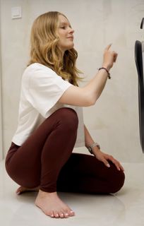 Olga Kalicka feet photo thumbnail