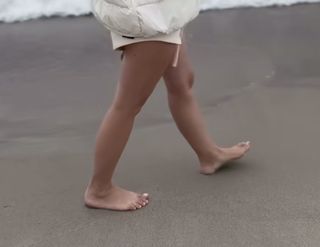 Olga Kalicka feet photo thumbnail