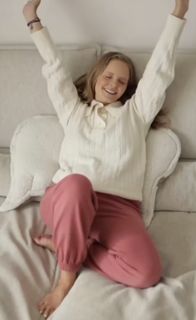 Olga Kalicka feet photo thumbnail