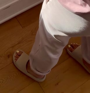 Olga Kalicka feet photo thumbnail