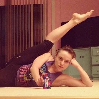 Olga Kay feet photo thumbnail