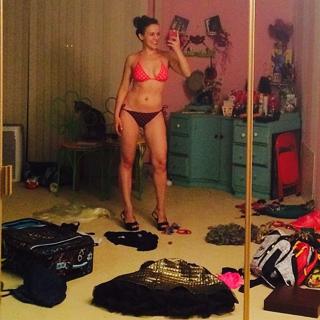 Olga Kay feet photo thumbnail
