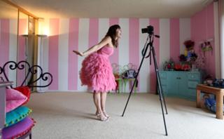 Olga Kay feet photo thumbnail