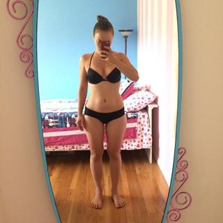 Olga Kay feet photo thumbnail
