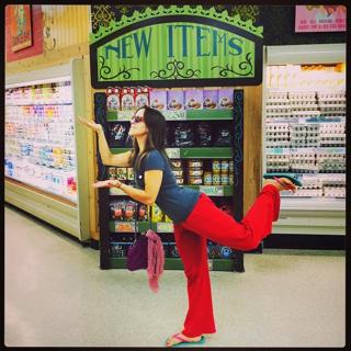 Olga Kay feet photo thumbnail