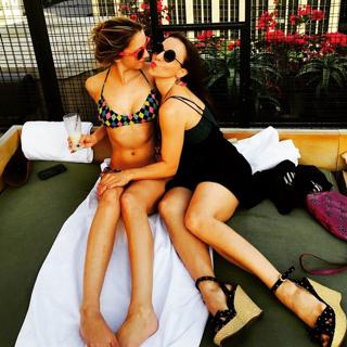 Olga Kay feet photo thumbnail