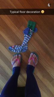 Olga Kay feet photo thumbnail