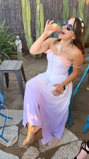 Olga Kay feet photo thumbnail