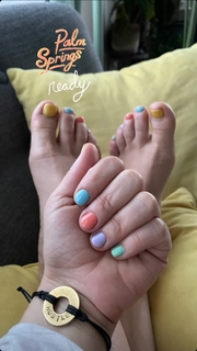 Olga Kay feet photo thumbnail