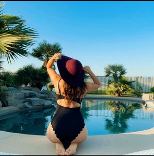 Olga Kay feet photo thumbnail