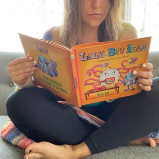 Olga Kay feet photo thumbnail