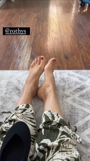 Olga Kay feet photo thumbnail