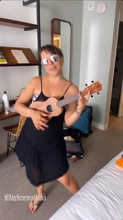 Olga Kay feet photo thumbnail