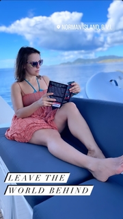 Olga Kay feet photo thumbnail
