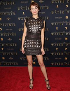 Olga Kurylenko feet photo thumbnail
