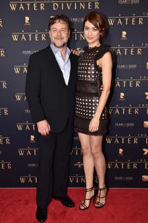Olga Kurylenko feet photo thumbnail
