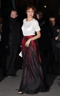 Olga Kurylenko feet photo thumbnail