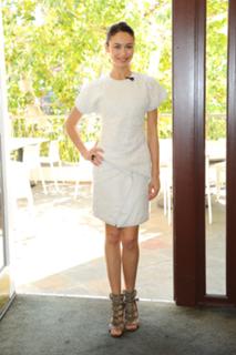 Olga Kurylenko feet photo thumbnail