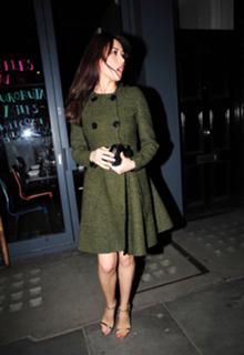 Olga Kurylenko feet photo thumbnail