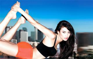 Olga Kurylenko feet photo thumbnail