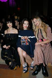 Olga Kurylenko feet photo thumbnail