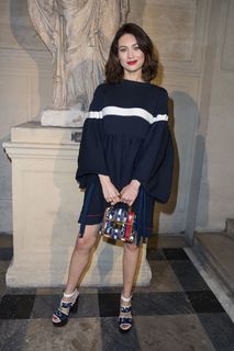 Olga Kurylenko feet photo thumbnail