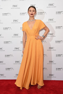 Olga Kurylenko feet photo thumbnail