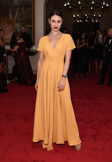 Olga Kurylenko feet photo thumbnail