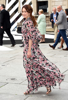 Olga Kurylenko feet photo thumbnail