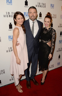 Olga Kurylenko feet photo thumbnail