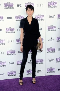 Olga Kurylenko feet photo thumbnail