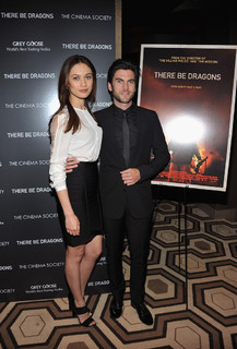 Olga Kurylenko feet photo thumbnail