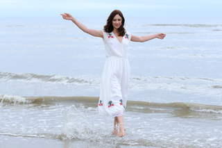 Olga Kurylenko feet photo thumbnail