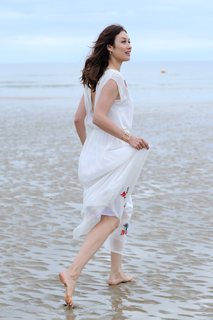 Olga Kurylenko feet photo thumbnail