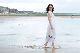 Olga Kurylenko feet photo thumbnail