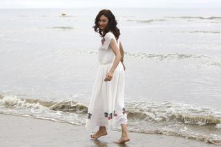 Olga Kurylenko feet photo thumbnail