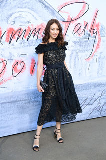 Olga Kurylenko feet photo thumbnail