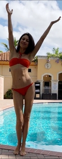 Olga Kurylenko feet photo thumbnail