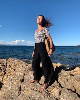 Olga Kurylenko feet photo thumbnail