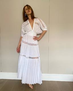 Olga Kurylenko feet photo thumbnail