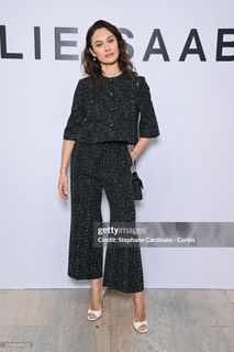 Olga Kurylenko feet photo thumbnail